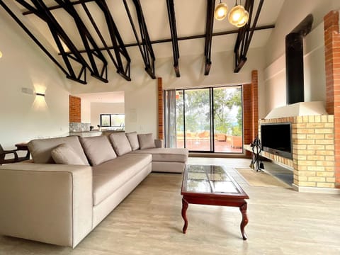 Cabin | Living area | Flat-screen TV