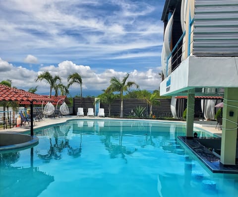 15 outdoor pools