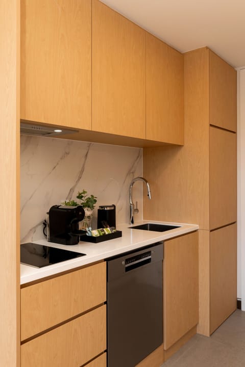 Urban Home | Private kitchen | Espresso maker, coffee/tea maker, electric kettle