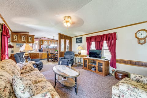 Paden City Vacation Rental | 2BR | 2.5BA | 980 Sq Ft | Steps Required