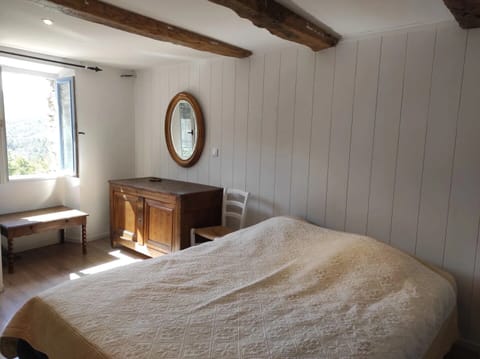 Domaine du Cruvelet Petit Gite | Free cribs/infant beds, free WiFi, bed sheets