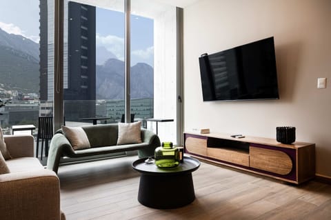 Relax in a living room with mountain views, the perfect spot to gather around!