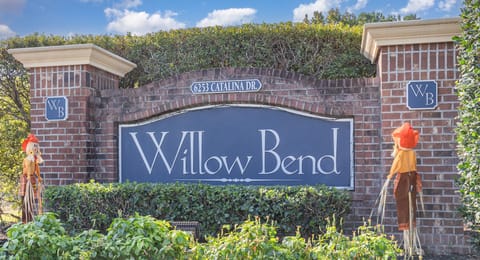 Willow Bend Entrance