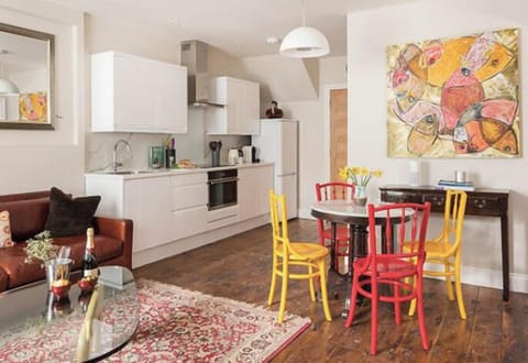 Fully fitted kitchen