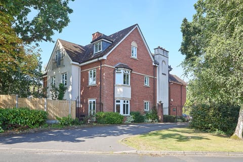 Danford Court, Solihull - Host & Stay