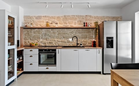 A fully equipped kitchen with all the appliances you need for a comfortable stay
