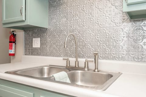 The large eat-in kitchen is ideal for mealtimes & whipping up culinary delights