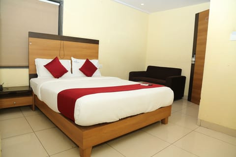 Deluxe Room | Iron/ironing board (on request), WiFi (free)