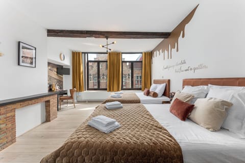 Classic Quadruple Room, City View | Free cribs/infant beds, free WiFi, bed sheets