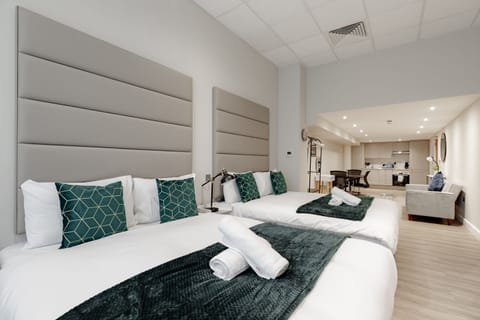 Superior Studio, Ensuite | Blackout drapes, iron/ironing board, free WiFi