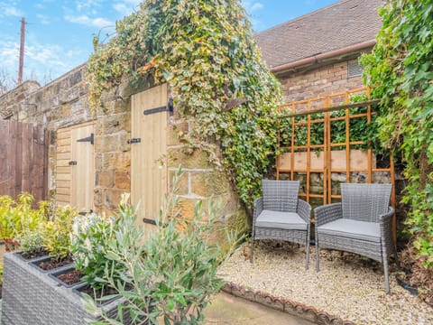 Sitting-out-area | Percy&rsquo;s Cottage, Castleton near Whitby