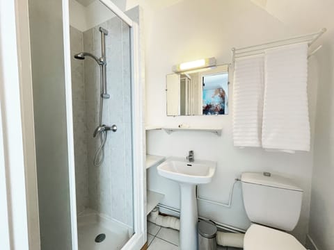 Classic Double Room, Garden View (Catherine) | Bathroom | Hair dryer, soap, shampoo, toilet paper
