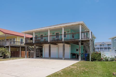Welcome to Mai Tide!  A 4 BR 3 bath house in Port Aransas