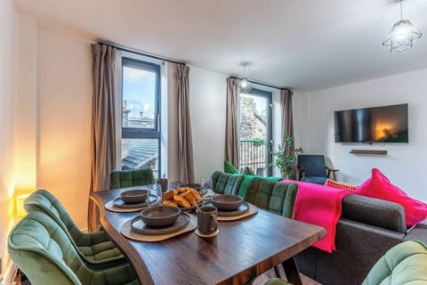 Bright top-floor living space with comfy seating, a Smart TV with Netflix, and a sofa bed for extra guests — the perfect spot to relax after exploring the city