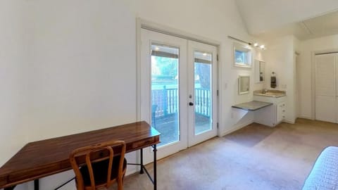 Convenient 1-bedroom rental near San Marcos square