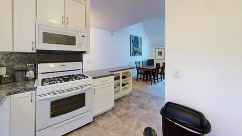 Walk to dining and groceries from The Cottage at Wildflower House