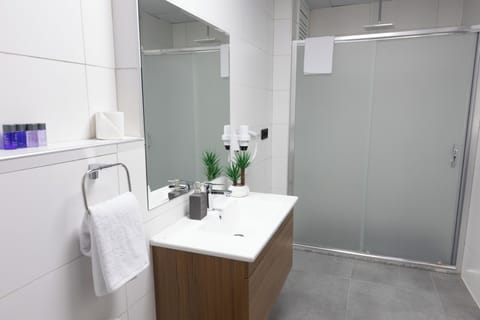 Laptop workspace, soundproofing, free WiFi