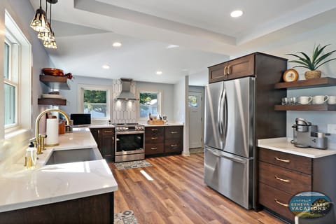 Very spacious kitchen fully equipped with new appliances.