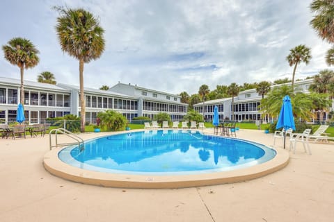 Welaka Vacation Rental | 2BR | 1.5BA | 1,400 Sq Ft | Stairs Required to Enter