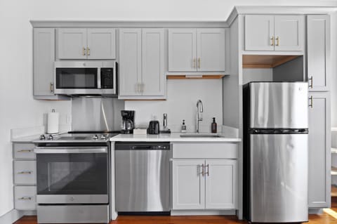 Kitchen: Cozy kitchen and dining setup, designed for comfort and convenience.