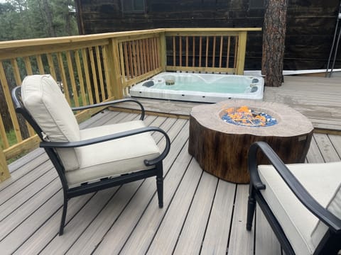 Private Outdoor Hot Tub The village has banned the use off fire pits.  we hope to have them back in the future. 