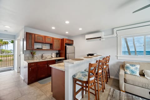 The modern full kitchen is equipped with all the essentials, mak