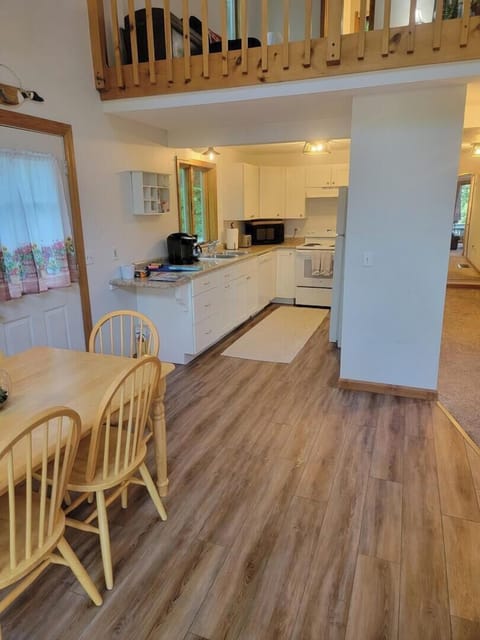 eating area view of kitchen