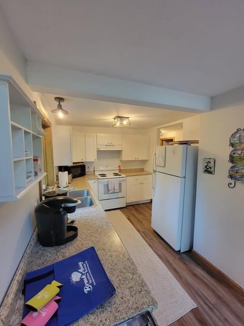 another kitchen picture