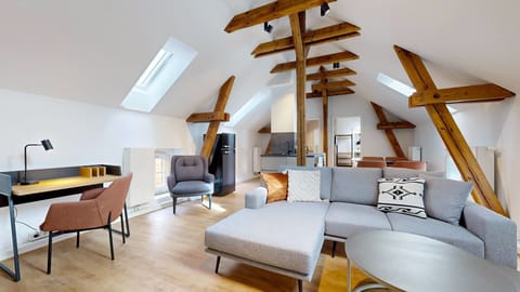 Bright and modernly furnished Apartment 11 in the N°8A Boardinghouse