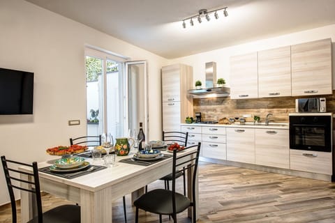 Autumn, Dining Room, Kitchen, Spring, Summer, Winter