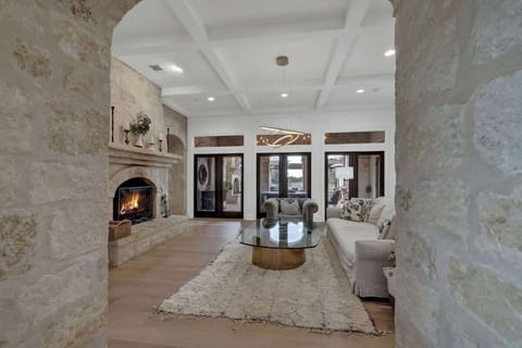 House, Multiple Beds, Pool Access, Pool View (2975 Bear Creek Rd) | Interior