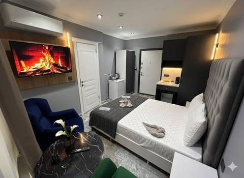 Standard Double Room | In-room safe, soundproofing, free WiFi