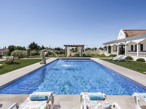 Water, Sky, Plant, Property, Building, Azure, Swimming Pool, House, Leisure, Window