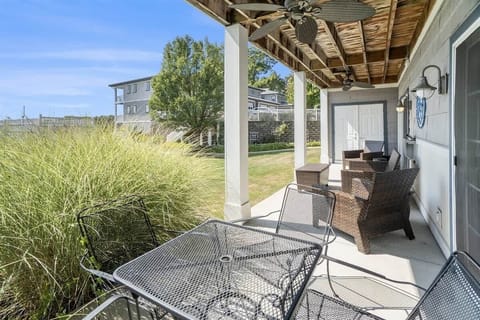 Soak Up the Sun and Enjoy a Good Book on Mariners Cove 11`s Private Patio Lounge