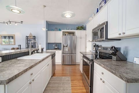 Embrace Your Inner Chef with the State of the Art Appliances at Mariners Cove 11