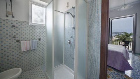 Standard Double Room | Bathroom | Free toiletries, hair dryer, towels