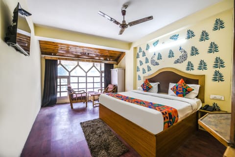 Family Room | Egyptian cotton sheets, premium bedding, in-room safe, WiFi (free)
