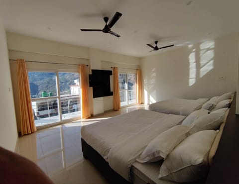 Family Room | Free WiFi