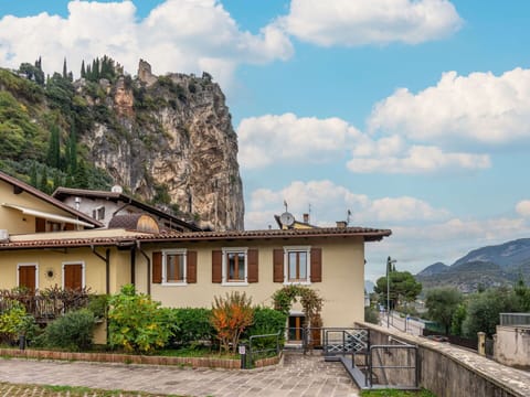 Cloud, Sky, Plant, Property, Building, Mountain, Window, Tree, House, Architecture