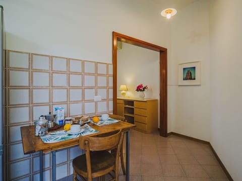 Water, Cloud, Sky, Property, Building, Swimming Pool, Seaside Resort, Blue, Tree, Azure