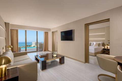 Suite, Sea View (Prestige Swim-up) | Hypo-allergenic bedding, memory foam beds, minibar, in-room safe