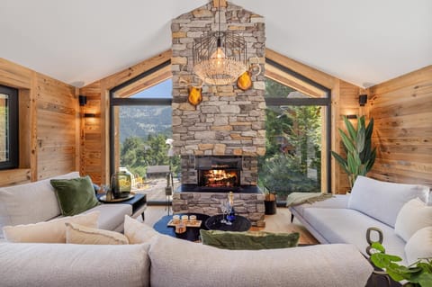 Chalet (3 Bedrooms) | Front of property