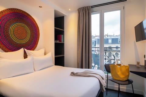 Standard Double Room | Desk, blackout drapes, soundproofing, iron/ironing board