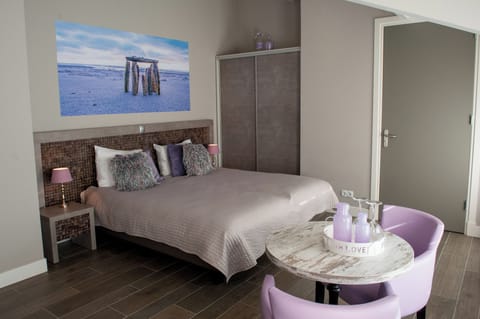 Deluxe Room, accessible | In-room safe, desk, blackout drapes, free WiFi