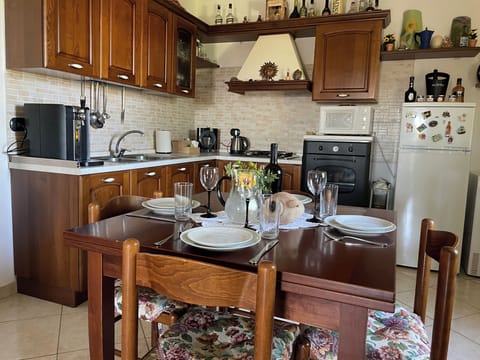 House | Private kitchen | Fridge, microwave, oven, stovetop