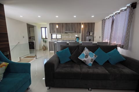 Suite, Balcony | Living area