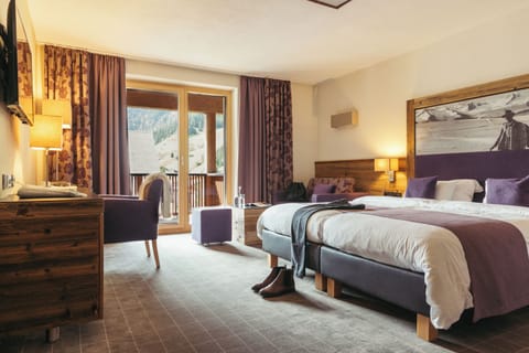 Superior Room, Non Smoking, Balcony | In-room safe, desk, WiFi (free), bed sheets