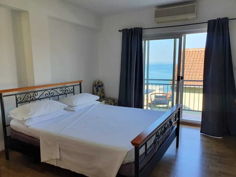 Queen Room with Balcony | Premium bedding, minibar, individually decorated, laptop workspace