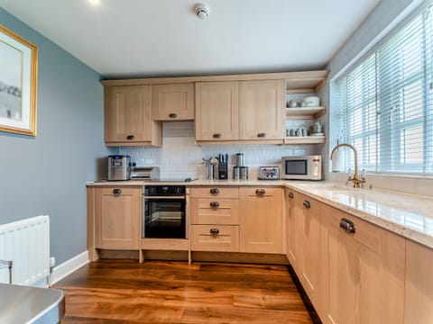 Kitchen | Royal Aberdeen - Lands of Turnberry Cottage, Turnberry