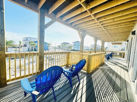 Lower deck with access from bedrooms